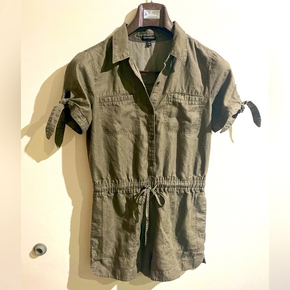 EXPRESS -Utility Style Short Jumpsuit. Size Medium NWOT - Picture 4 of 6